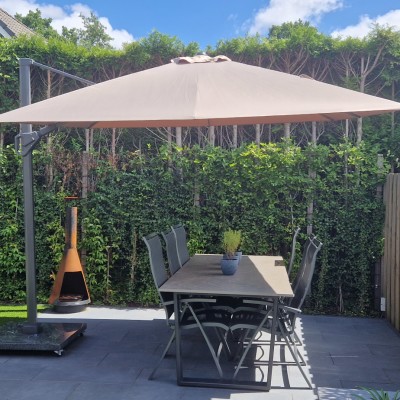 Prachtige zweefparasol voor ons terras