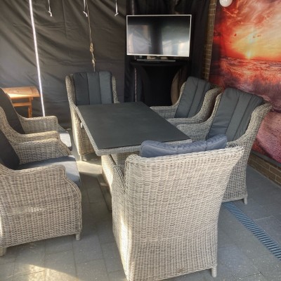 Gezellig hoekje in een partytent