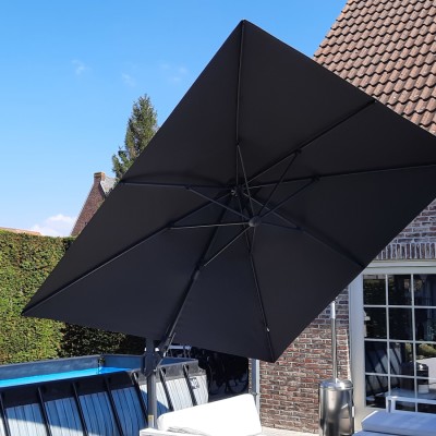 Schaduw door de platinium T2 parasol.