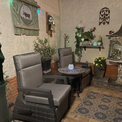 Ook s’avonds is het leuk op ons sprookjesterras met de relaxzetels van AVH