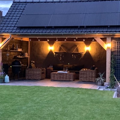 Ook in de avond is het genieten op de loungeset, dit is toch ultiem genieten.