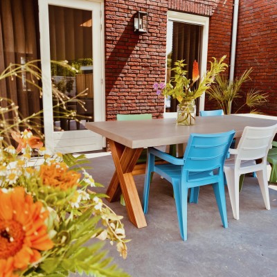 Onze nieuwe tuintafel