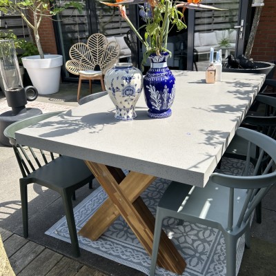 Super mooie robuuste tafel AVH outdoor met betonlook