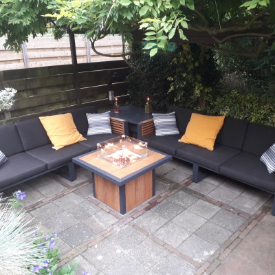 Genieten van onze tuinbanken + vuurtafel