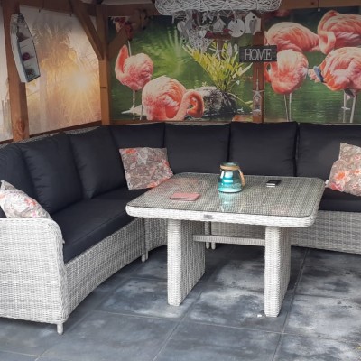 Bij zonneschijn en slecht weer, genieten wij van onze tuinset van AVH