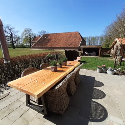 Erg blij met onze nieuwe tuinset op het terras.