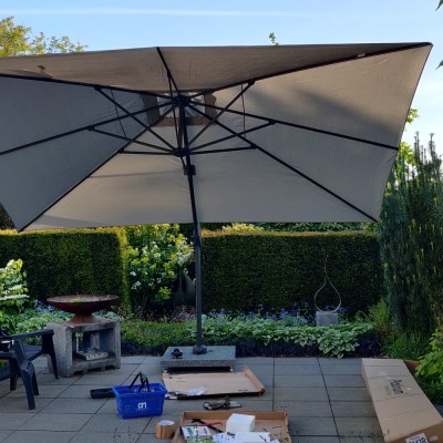 De gigantische zweefparasol Challenger T1