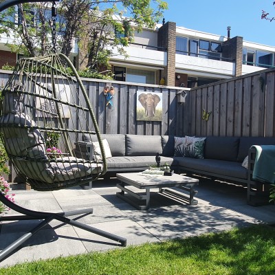 Hier een mooie foto van onze mooie tuin .