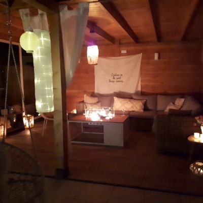 Met onze prachtige loungeset en vuurtafel is onze overkapping helemaal af