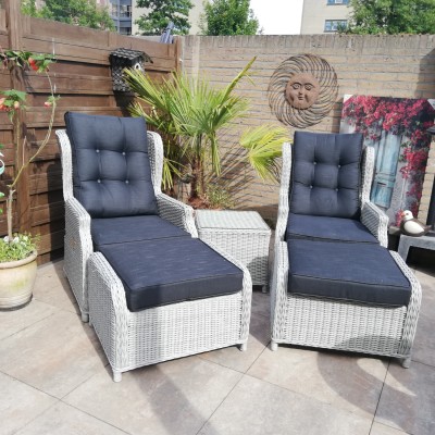 Ons nieuwe loungeset Toscane heeft een mooie plaats gekregen op ons terras.