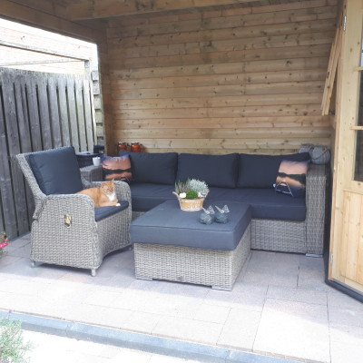 Wij zijn heel blij met ons nieuwe loungeset.