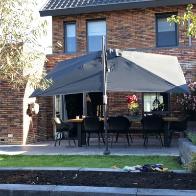Eindelijk overdekt met de parasol van AVH Outdoor.