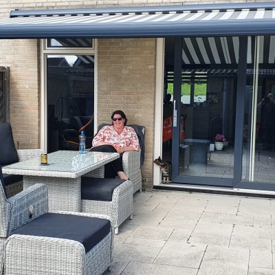 Eindelijk heerlijk van de tuin genieten in de deze mooie meubels