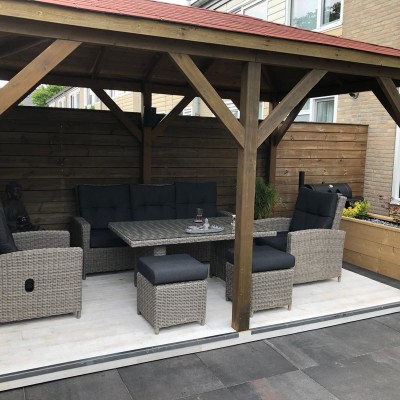 Wij genieten enorm van de tuinset in onze Oosterse tuin