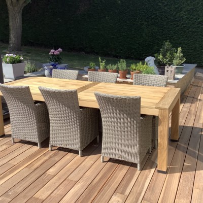 Nieuwe tafel en stoelen op ons nieuw terras