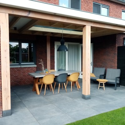 Dit staat echt fantastisch onder onze veranda!
