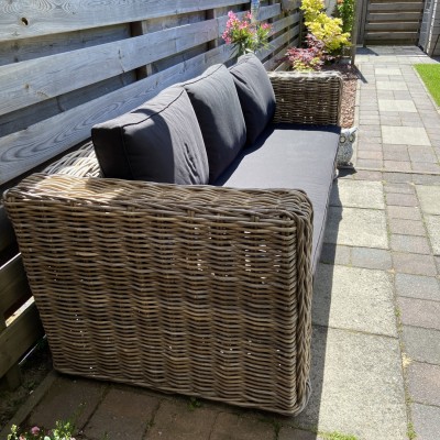 Hij staat in de tuin bij ons nieuwe huis.