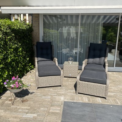 Blij met onze nieuwe tuinset gekocht bij AVH outdoor.