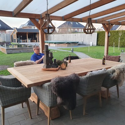 De inwijding van de nieuwe tafel