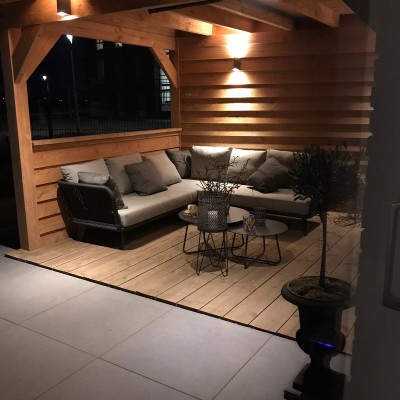 blij met nieuwe loungeset