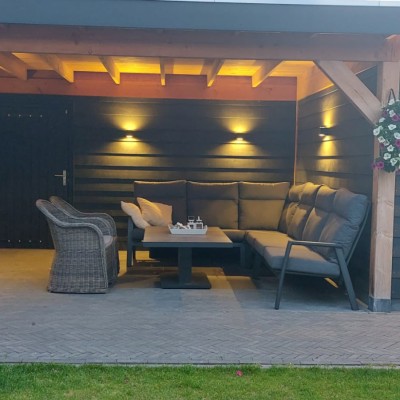 Lounge set en verstelbare tafel