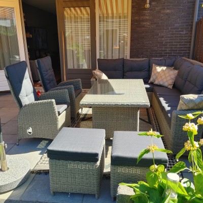 Zo happy met onze nieuwe tuinset, want een verrijking van onze tuin