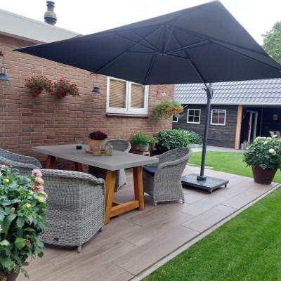 hier wordt genoten op tuinmeubels van AVH outdoor