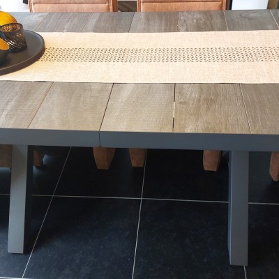 We gingen naar AVH voor een nieuwe terrastegel