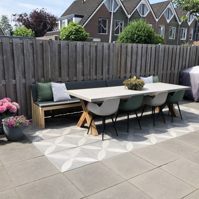 Super blij met onze polystone buitentafel van AVH outdoor