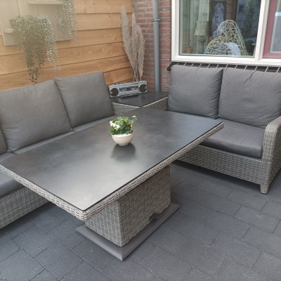 Lekker loungeset met hoog laag tafel