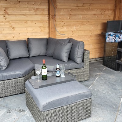 Super mooie loveseat bij AVH gekocht voor onder onze overkapping