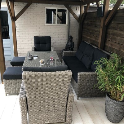 Wij genieten enorm van de tuinset in onze Oosterse tuin
