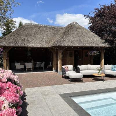 Heerlijk tafelen in de tuin met de mooie stoelen van 4 Seasons Outdoor