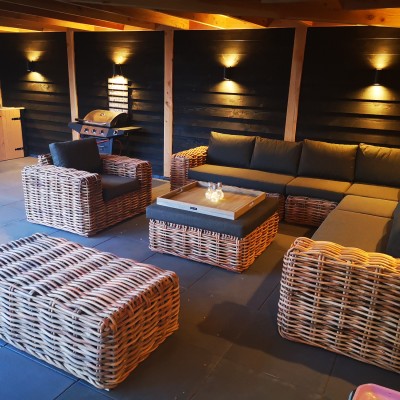 Wij hebben deze fantastische Sabuga loungeset onder onze overkapping staan!