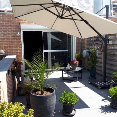 Geen parasolvoet meer in het midden van mijn klein terrasje