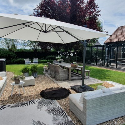Heel erg blij met deze grote parasol