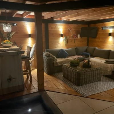 Optimaal genieten van de lounge set en de bar