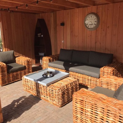 met dit mooie loungeset is onze nieuwe overkapping echt af!!