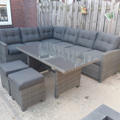 Mijn tuin is nog niet helemaal klaar maar door mijn nieuw loungeset kunnen we al heerlijk genieten