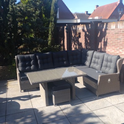 We zijn zo gelukkig met de nieuwe loungeset.
