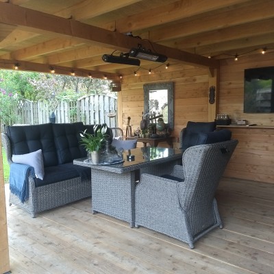 Wij kozen voor de Ibiza diningset 6 delig in de kleur grijs.