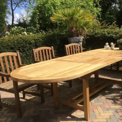 Stoer en stevige uitschuifbare tafel!