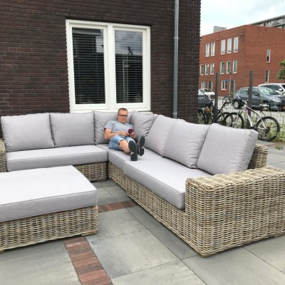 De loungeset staat klaar om volgende week in de overkapping te zetten.