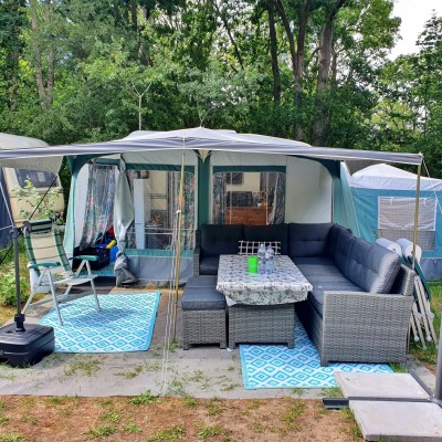 Door de loungeset van AVH-outdoor is het nu écht een paradijs geworden.