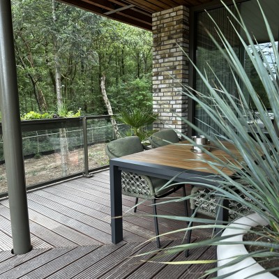Prachtig mooi suns tuintafel en stoelen staat erg mooi op ons overdekte terras
