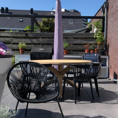 Wij zijn ontzettend blij met onze ronde tuintafel van AVH Outdoor!