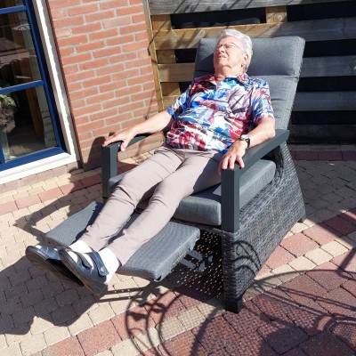 Oma van 89 jaar geniet nu elke dag nog meer van het leven in deze stoel erg blij !!!!!