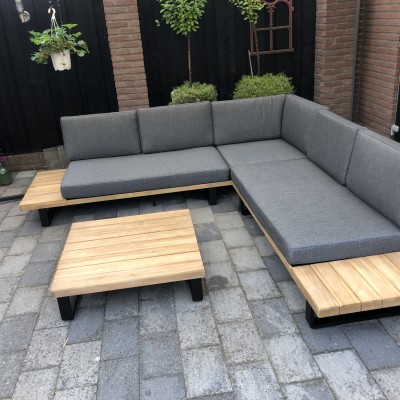 Heerlijk genieten op deze mooie lounge bank.