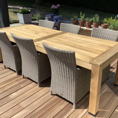 Nieuwe tafel en stoelen op ons nieuw terras