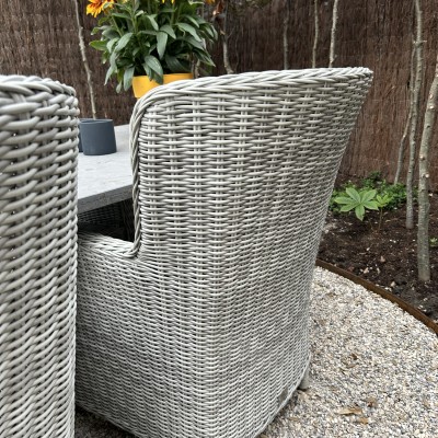 Prachtige eethoek in onze net nieuw aangelegde tuin.